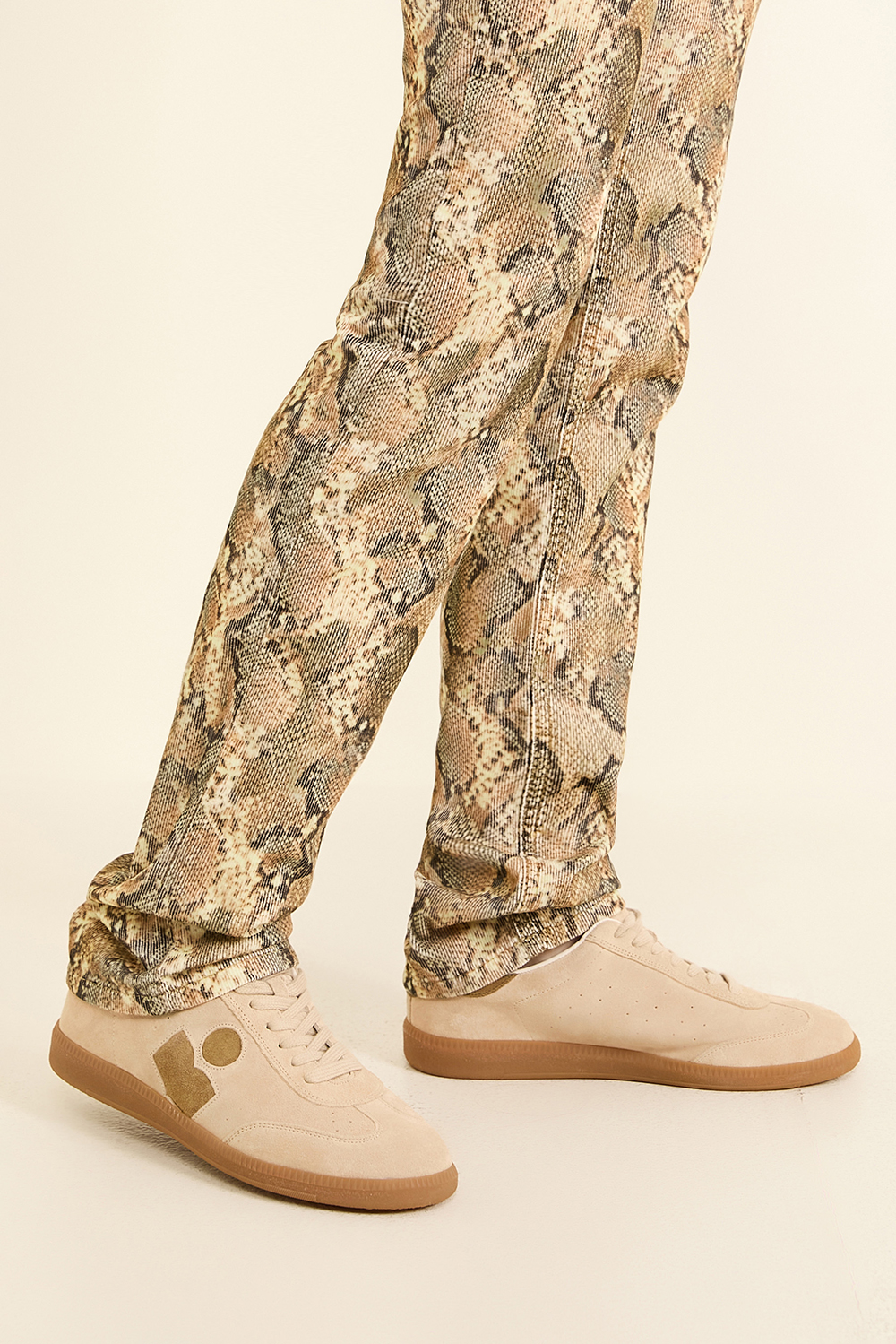 תמונת כל הלוק של נעלי סניקרס ISABEL MARANT